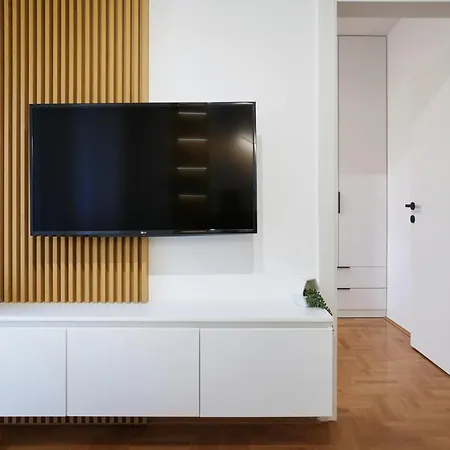 Modern Living Apt - City Center Elegance - Free Parking Нови Сад Екстериор снимка
