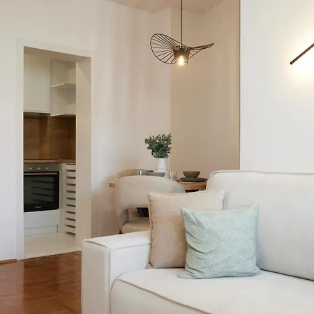 Modern Living Apt - City Center Elegance - Free Parking Нови Сад Екстериор снимка