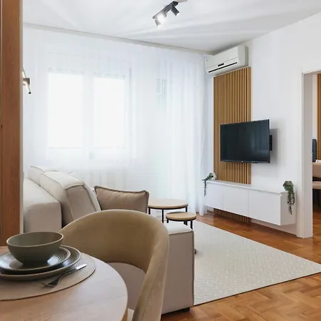 Modern Living Apt - City Center Elegance - Free Parking Нови Сад Екстериор снимка