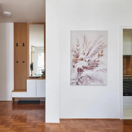 Modern Living Apt - City Center Elegance - Free Parking Нови Сад Екстериор снимка