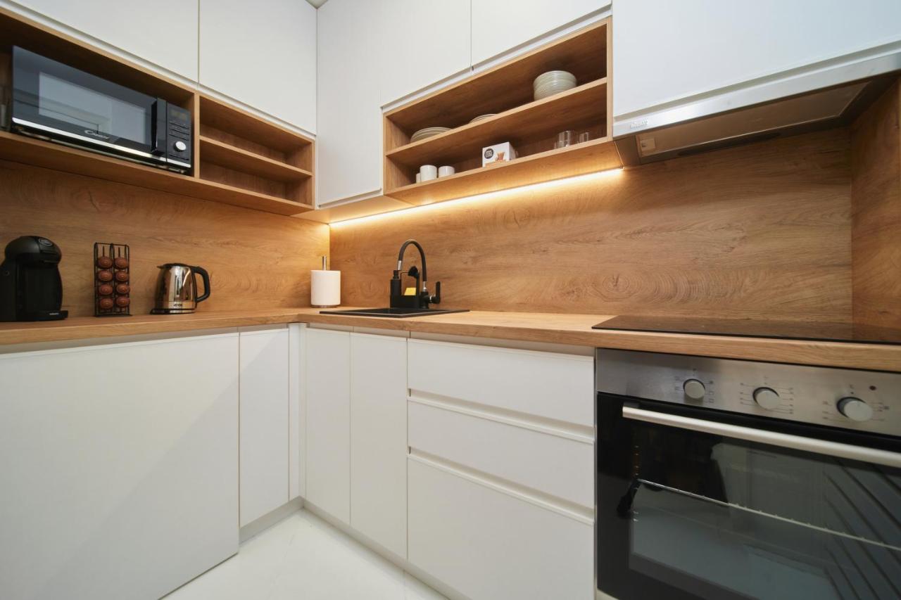 Modern Living - Center Elegance - Free Parking Apartment Novi Sad